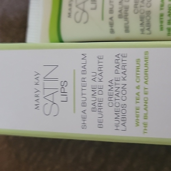 3/$30 MARY KAY Satin Lips Shea Butter Balm - Picture 2 of 8